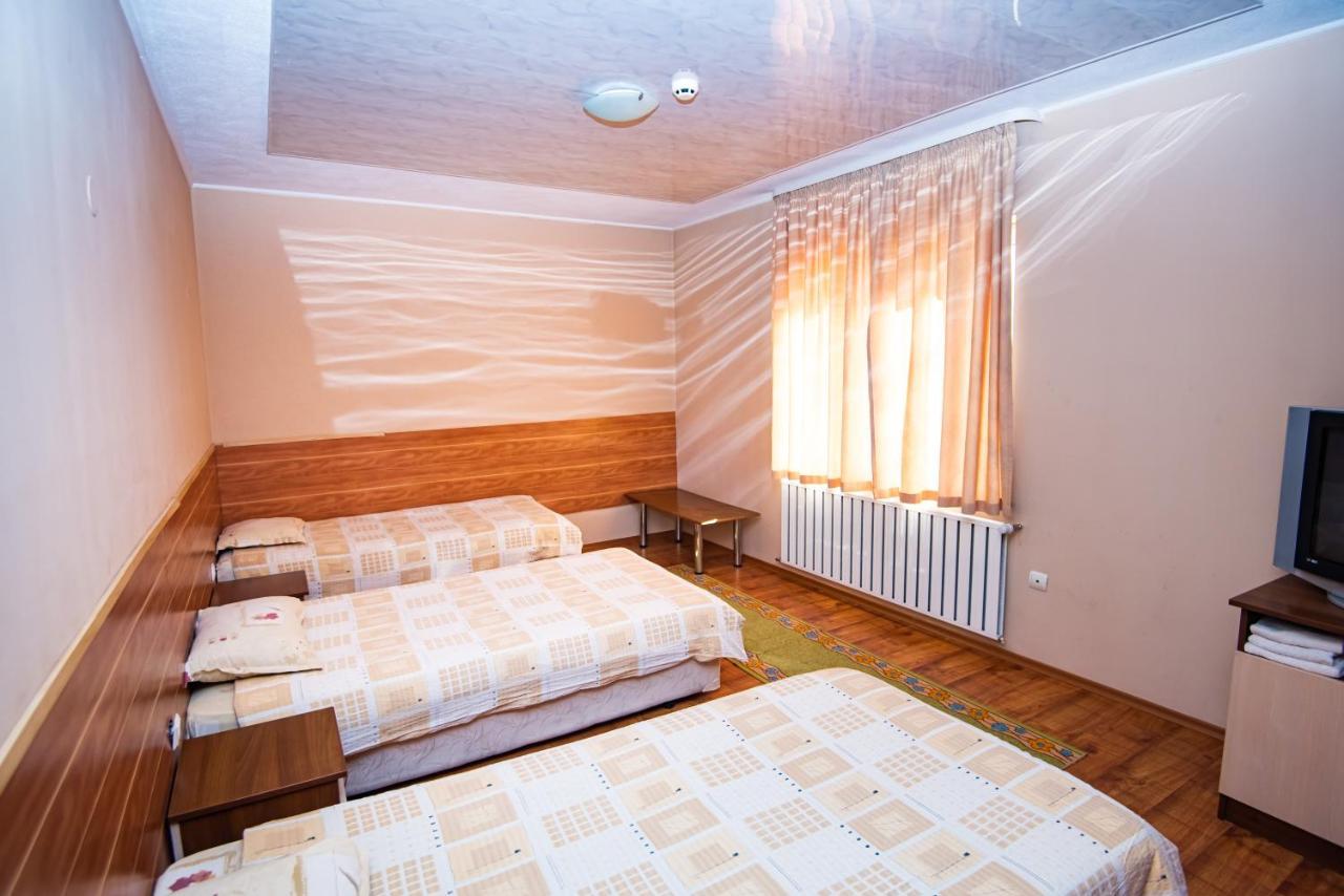 Семеен Хотел Надежда Razlog Exterior photo